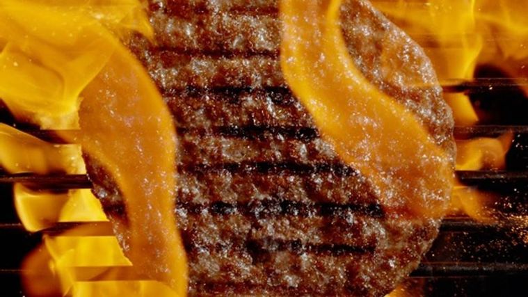 パティが燃えている