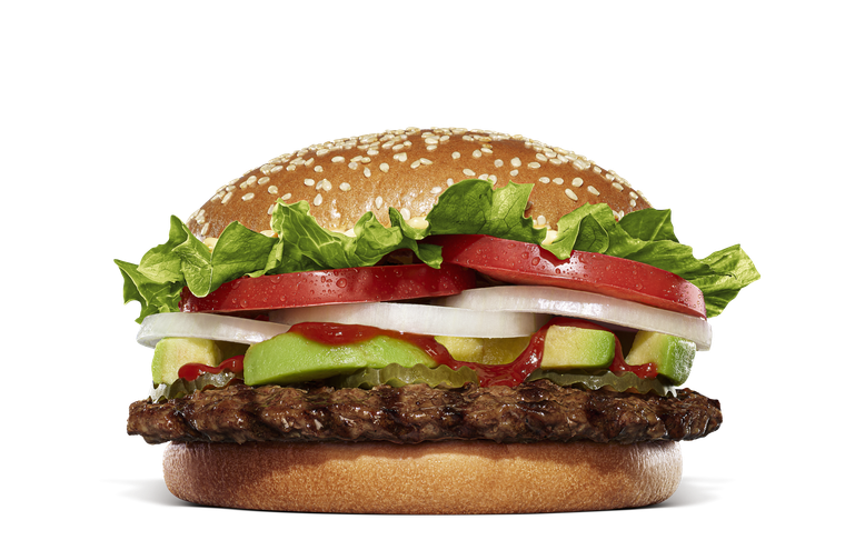 アボカド、玉ねぎ、レタス、トマト、お肉などがサンドされたバーガー