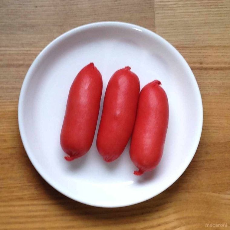 3本の赤いウインナー