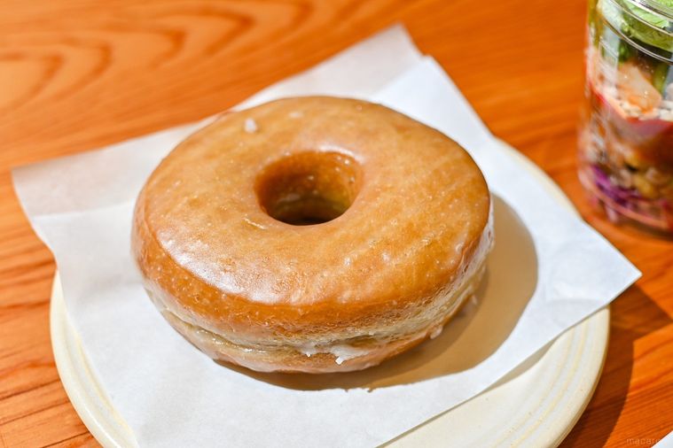 スタバ新作プラントベースフード5種を実食!みんなに愛される鉄板ドーナツも変身の画像