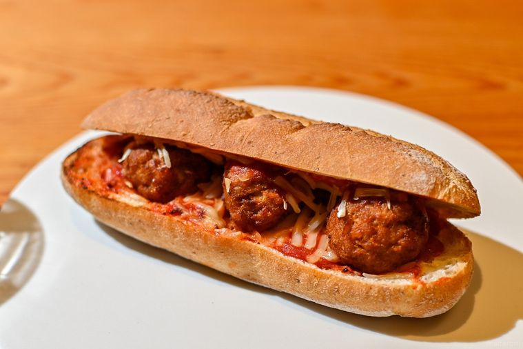 スタバ新作プラントベースフード5種を実食!みんなに愛される鉄板ドーナツも変身の画像