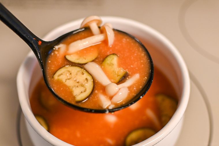 味噌汁をおいしく作る裏技。Twitterで話題「カゴメトマトペースト」でおかわりが止まらない!?の画像