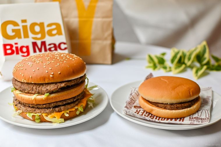 数日間しか食べられない幻のギガビックマック®。本気を感じる巨大さにマクドナルドファンも騒然の画像