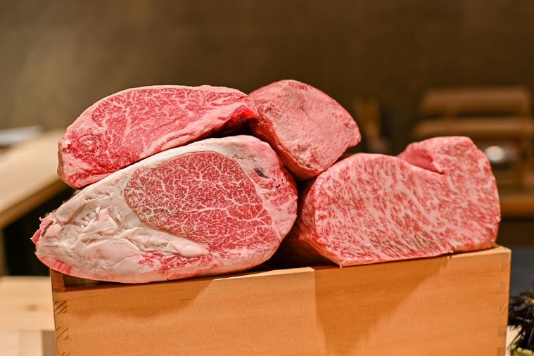 新進気鋭の肉割烹「うし富味」が新富町にオープン。黒毛和牛と旬食材を ‟引き算の料理” で堪能の画像