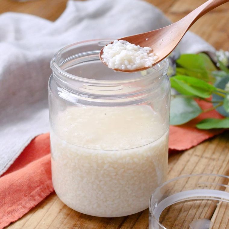 保存瓶に入った塩麹