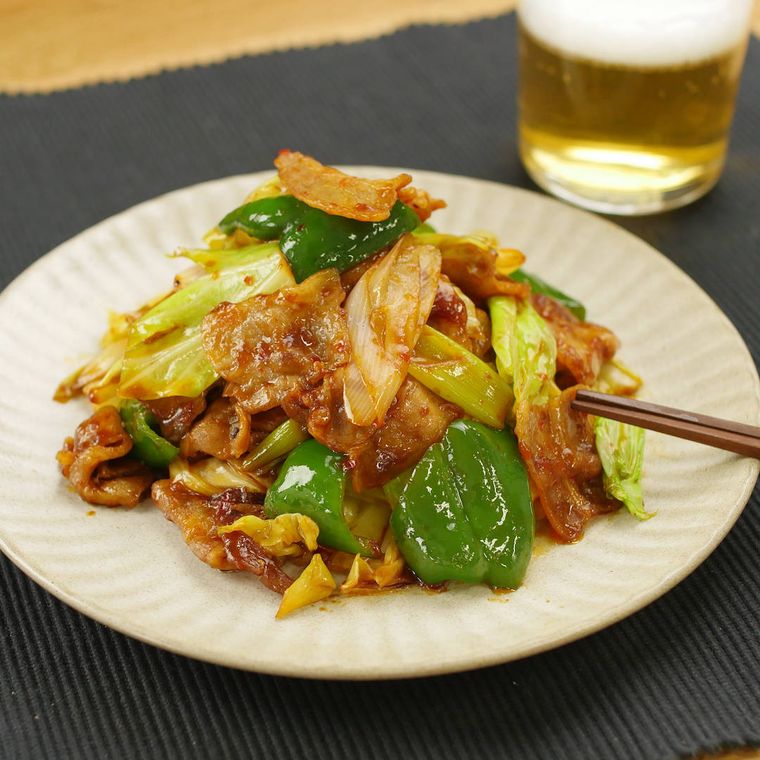 丸皿に盛り付けた回鍋肉