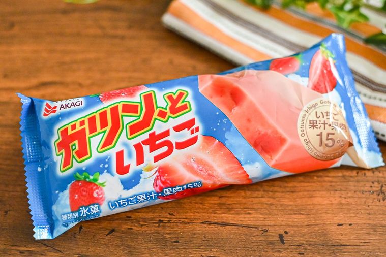 「ガツン、と いちご」は果肉たっぷりでいちご好きも納得の味。甘酸っぱくて夏にぴったりのアイスバー【365日アイス女子】の画像