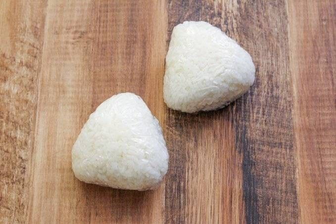 究極のツナマヨおにぎりの作り方。たったひとつの調味料が味の大きな分かれ道に!?の画像