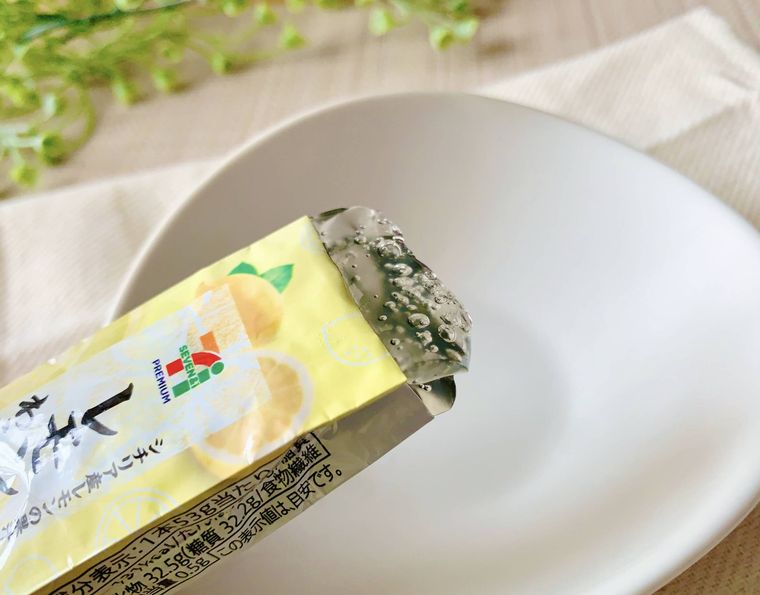 わらびもちブームに新たな風!セブン「レモンわらび」の超もちぷる食感に感動の画像