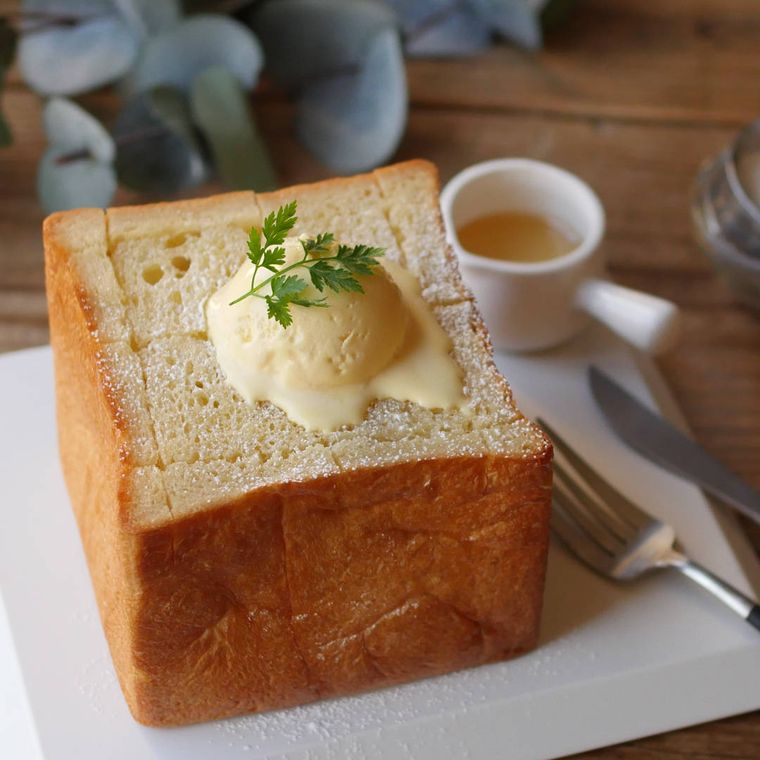 皿にのったハニートースト