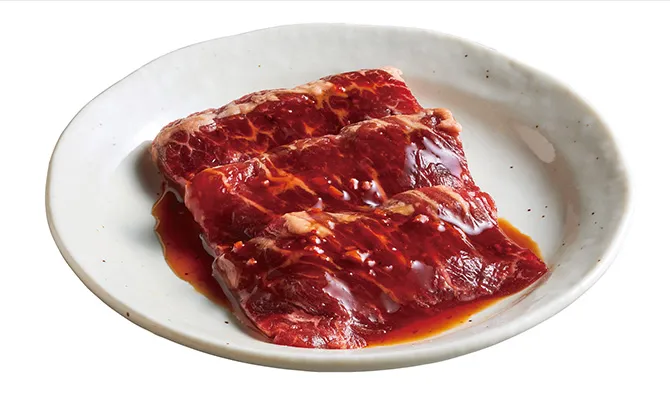 白い器にハラミが盛られている