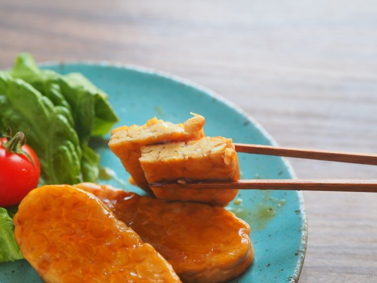 業務スーパーの謎食材「テンペ」って知ってる?おいしい食べ方と調理の注意点の画像