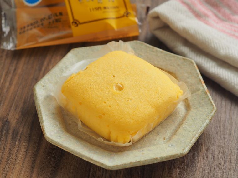 なんて罪深いの!ファミマ「まるでバターな蒸しケーキ」は冷やして食べるのが正解の画像