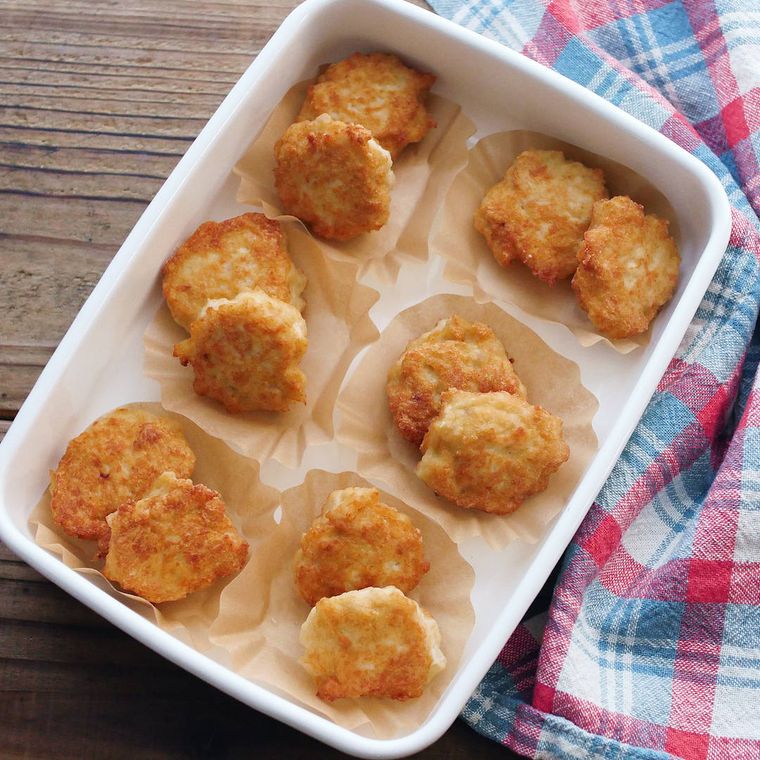 保存容器に入ったチキンナゲット