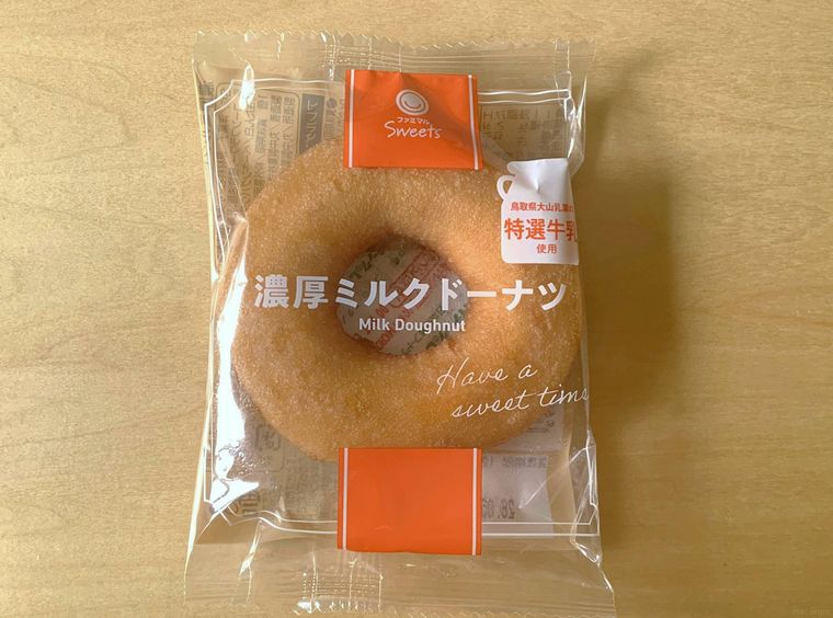 ファミリーマートのドーナツ濃厚ミルクドーナツのパッケージ