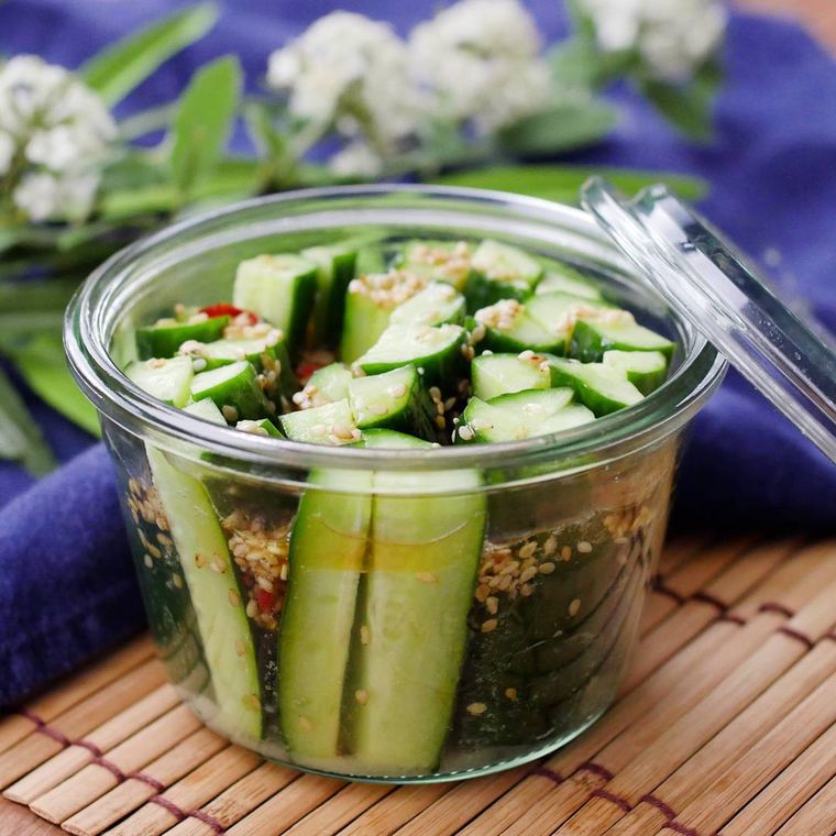 保存容器に入ったきゅうりの中華漬け