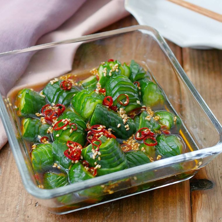 保存容器に入った蛇腹きゅうりのピリ辛漬け