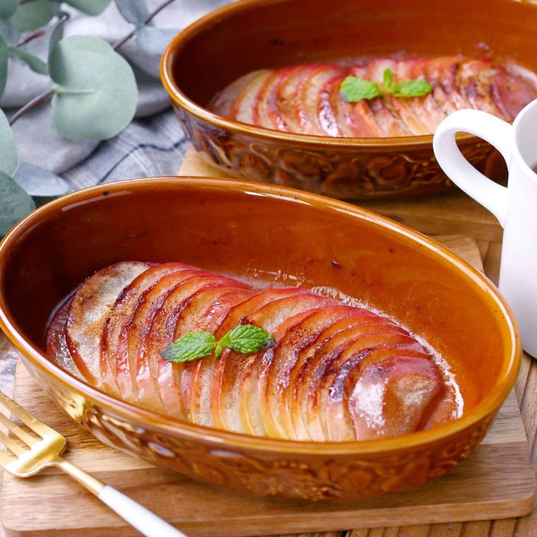 茶色い耐熱容器に入った焼きりんご