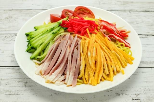 紅しょうががのった冷やし中華