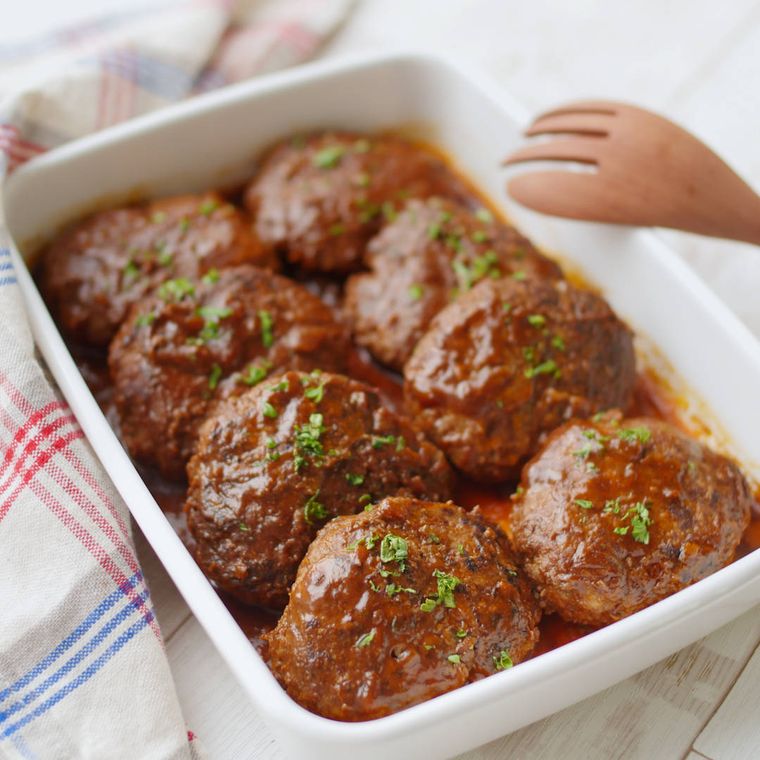 保存容器に入ったジューシー煮込みハンバーグ