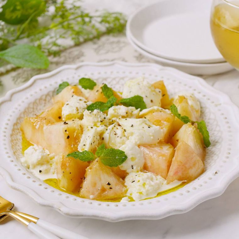 おもてなしにぴったり。桃のカプレーゼ