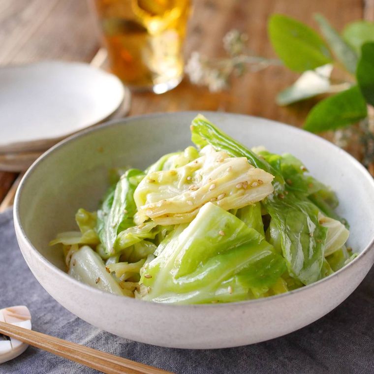 器に盛られたキャベツのナムル