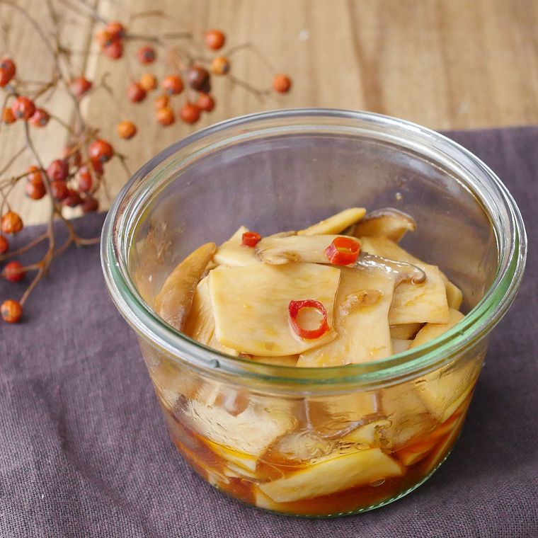 保存瓶に入ったエリンギのピリ辛メンマ風