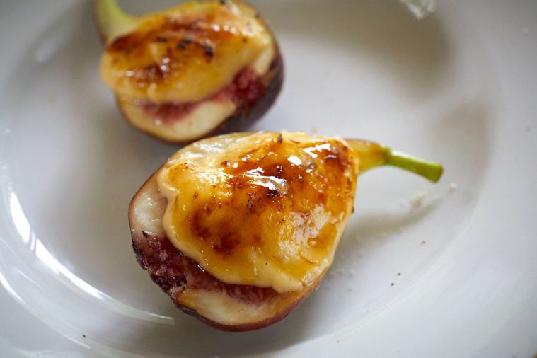 キャラメリゼしたブリュレがのったいちじく