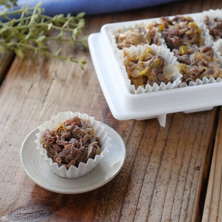 お弁当用のカップに入ったすき焼き玉