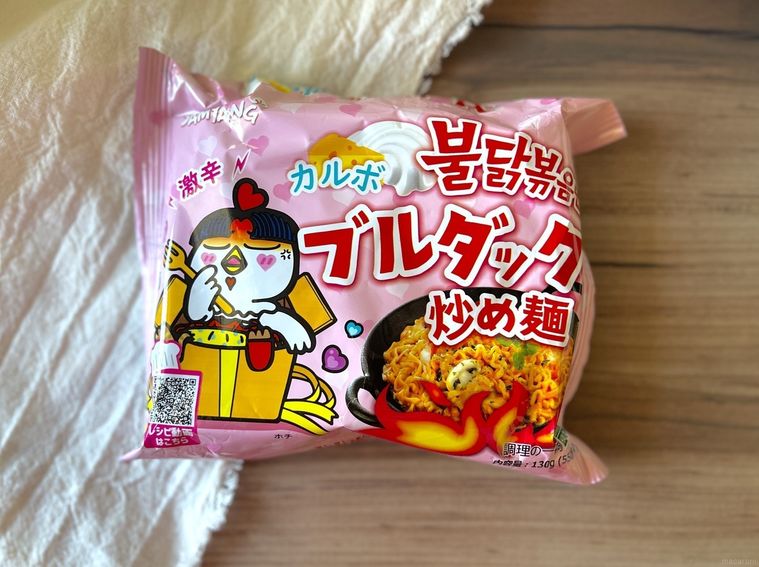 カルボナーラブルダック炒め麺のパッケージ