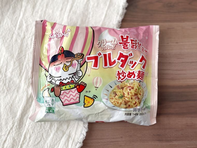 クリームカルボナーラブルダック炒め麺のパッケージ