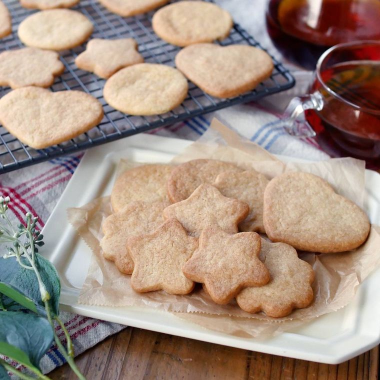 皿に盛られたクッキー