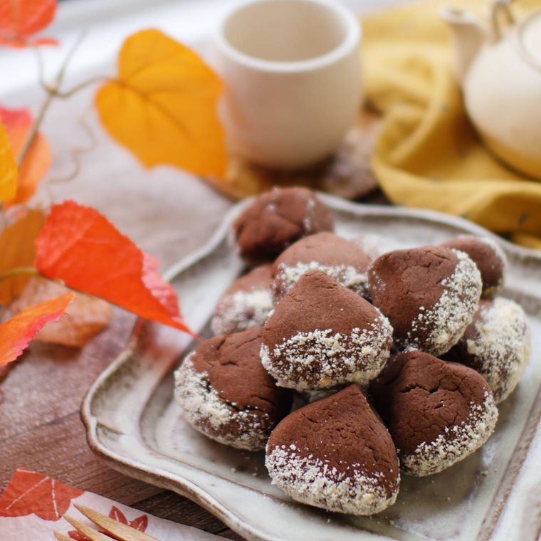 器に盛り付けた甘栗のほろほろクッキー