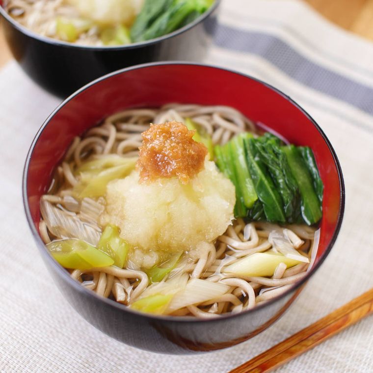 丼に入った梅おろしそば