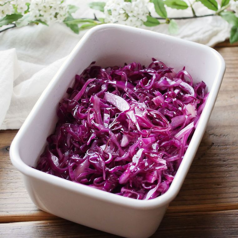 保存容器に入った紫キャベツのマリネ