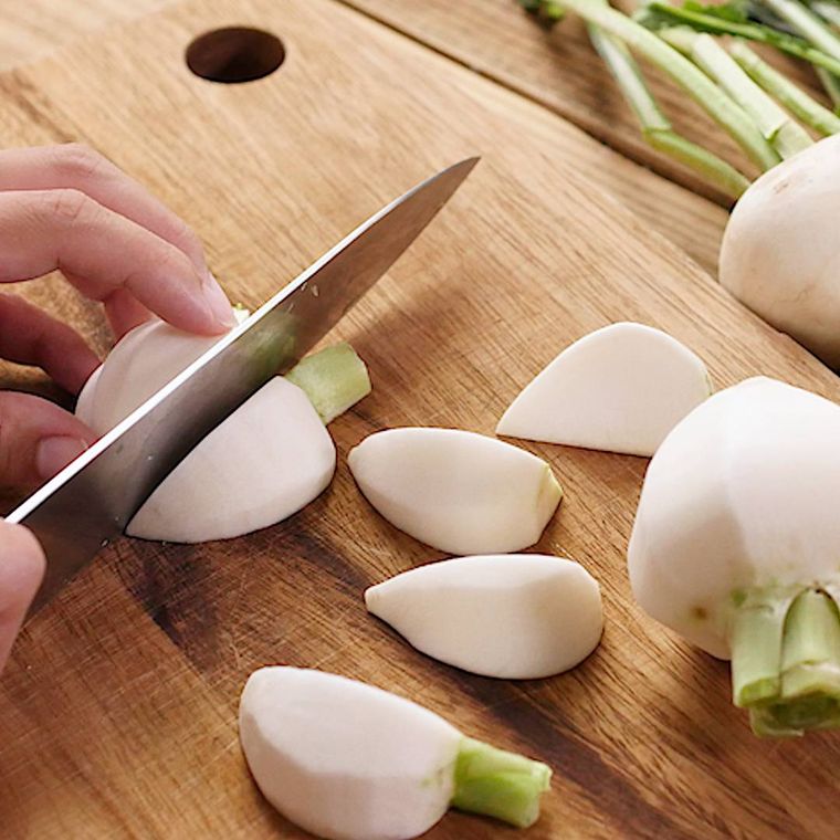 かぶを切っている