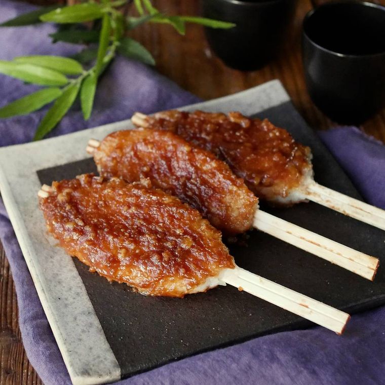 皿に置かれた五平餅