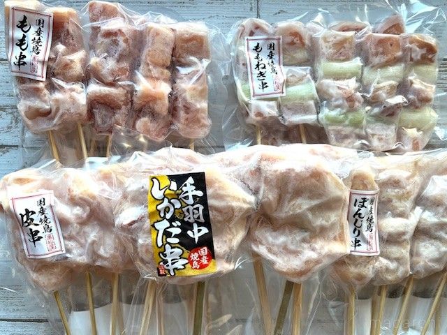 種類は豊富な冷凍の焼鳥が並んでいる
