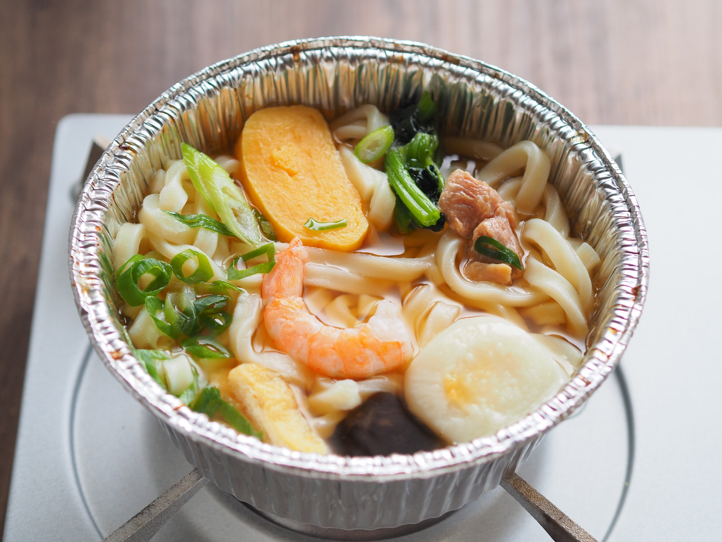 優秀すぎて冷食と思えない！セブンイレブン「鍋焼うどん」はひとり