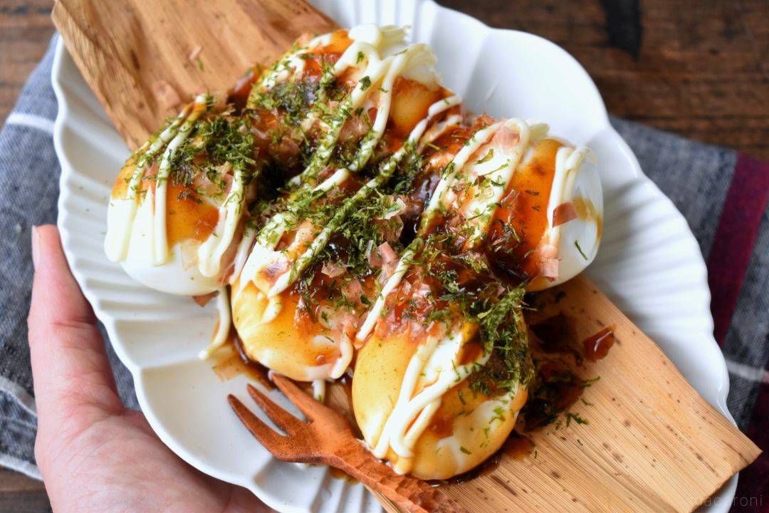 思いついた人天才!ゆで卵の神アレンジ「粉なしたこ焼き風」簡単レシピ - macaroni
