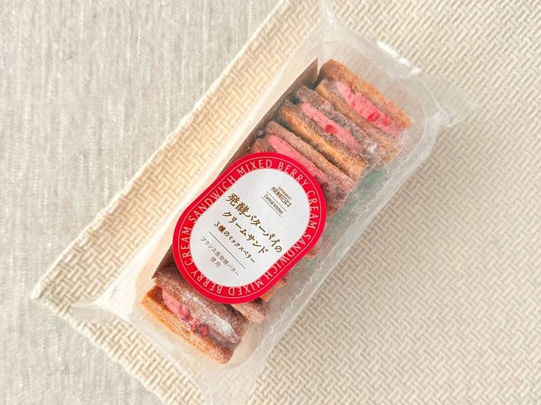 成城石井自家製 発酵バターパイのクリームサンド 3種のミックスベリーのパッケージ