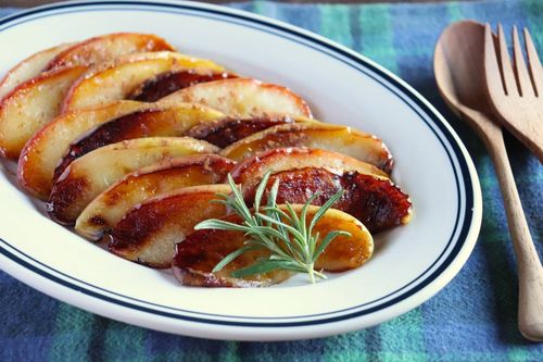 フライパンで簡単 焼きりんご の作り方 砂糖なしのヘルシーレシピも 2ページ目 Macaroni