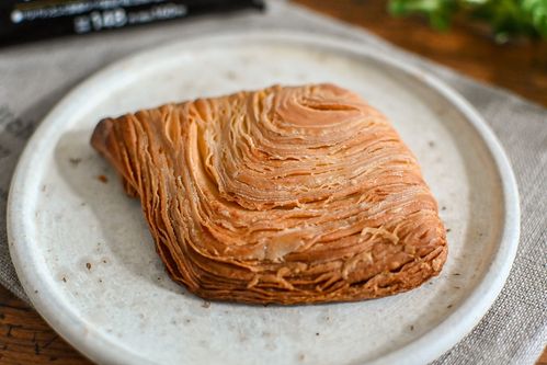 コンビニパンの域を超えた ローソン ショコラスフォリアテッラ のザクほろ食感にトリコになる人続出中 Macaroni