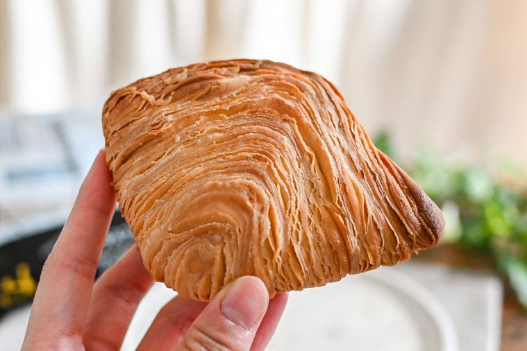 コンビニパンの域を超えた ローソン ショコラスフォリアテッラ のザクほろ食感にトリコになる人続出中 Macaroni コンビニパンの域を超えた ローソン ショコラスフォリアテッラ のザクほろ食感にトリコになる人続出中 Macaroni