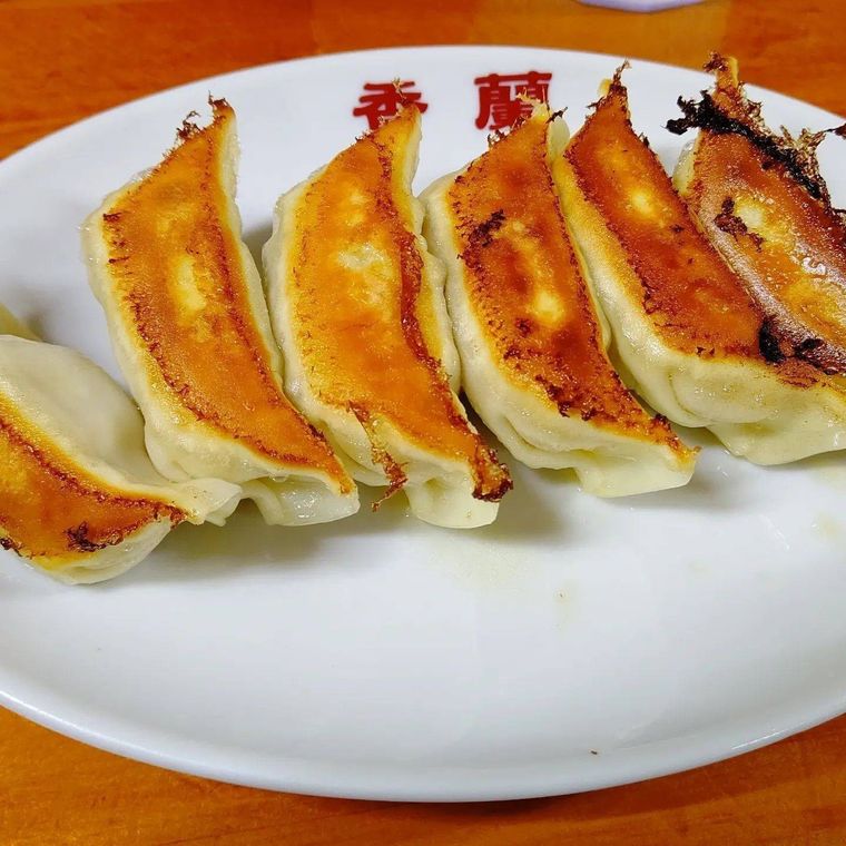 「香蘭」の焼き目がおいしそうな「焼餃子」