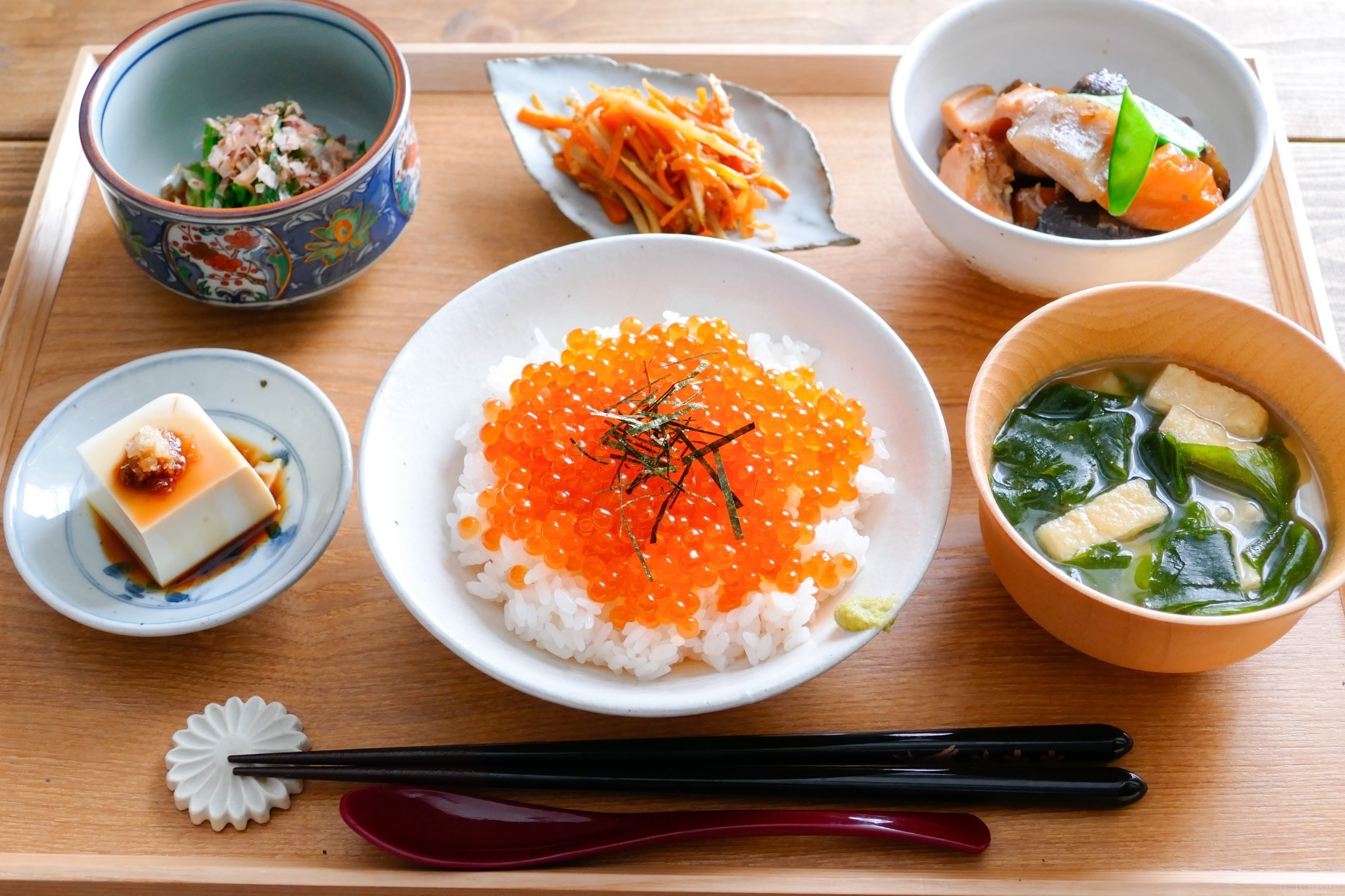 簡単そうで奥が深い。おいしいいくら丼のレシピとマネしたくなるアレンジレシピ3選