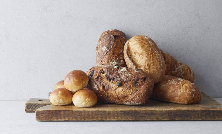 数種類のパンが置かれている