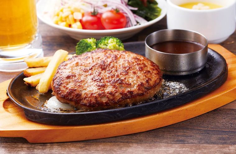 鉄板に盛られたハンバーグ