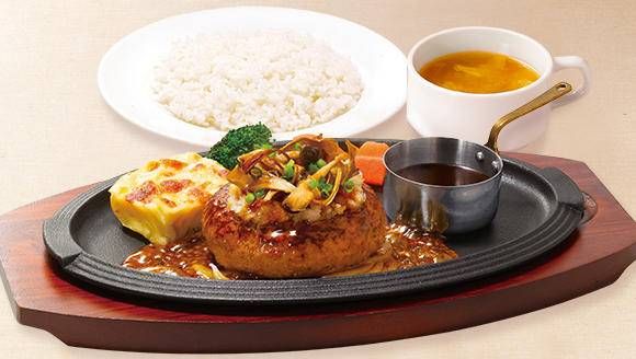 鉄板に盛られたハンバーグ