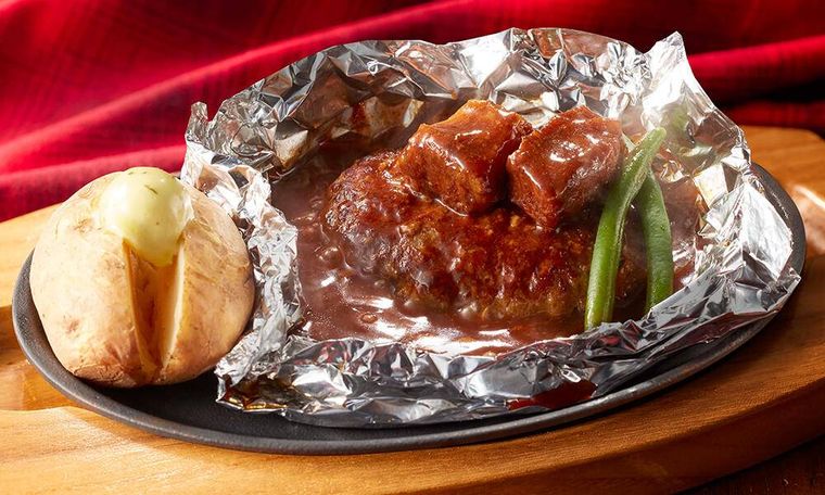 包み焼きハンバーグが置かれている